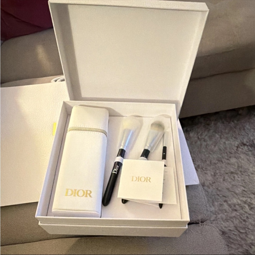 Dior Luxurious White and Gold Brush Collection